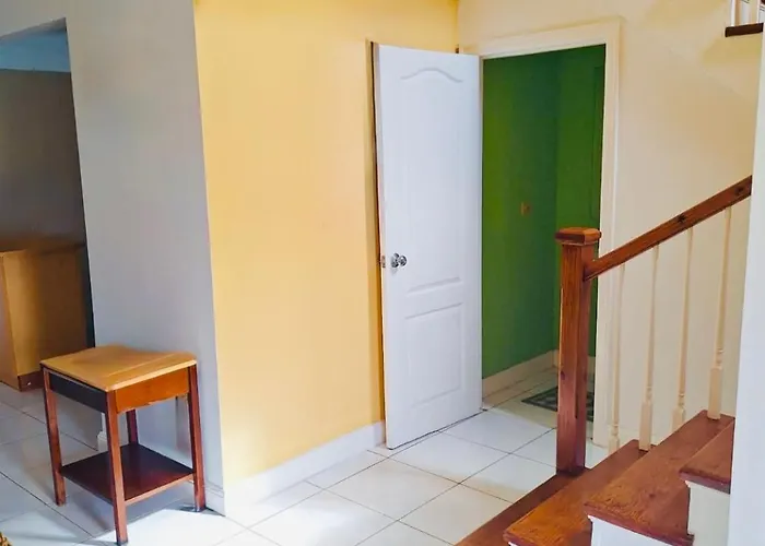 House With Pool, Shops, 3Mins From Montego Bay Airport And Near Beach Strip