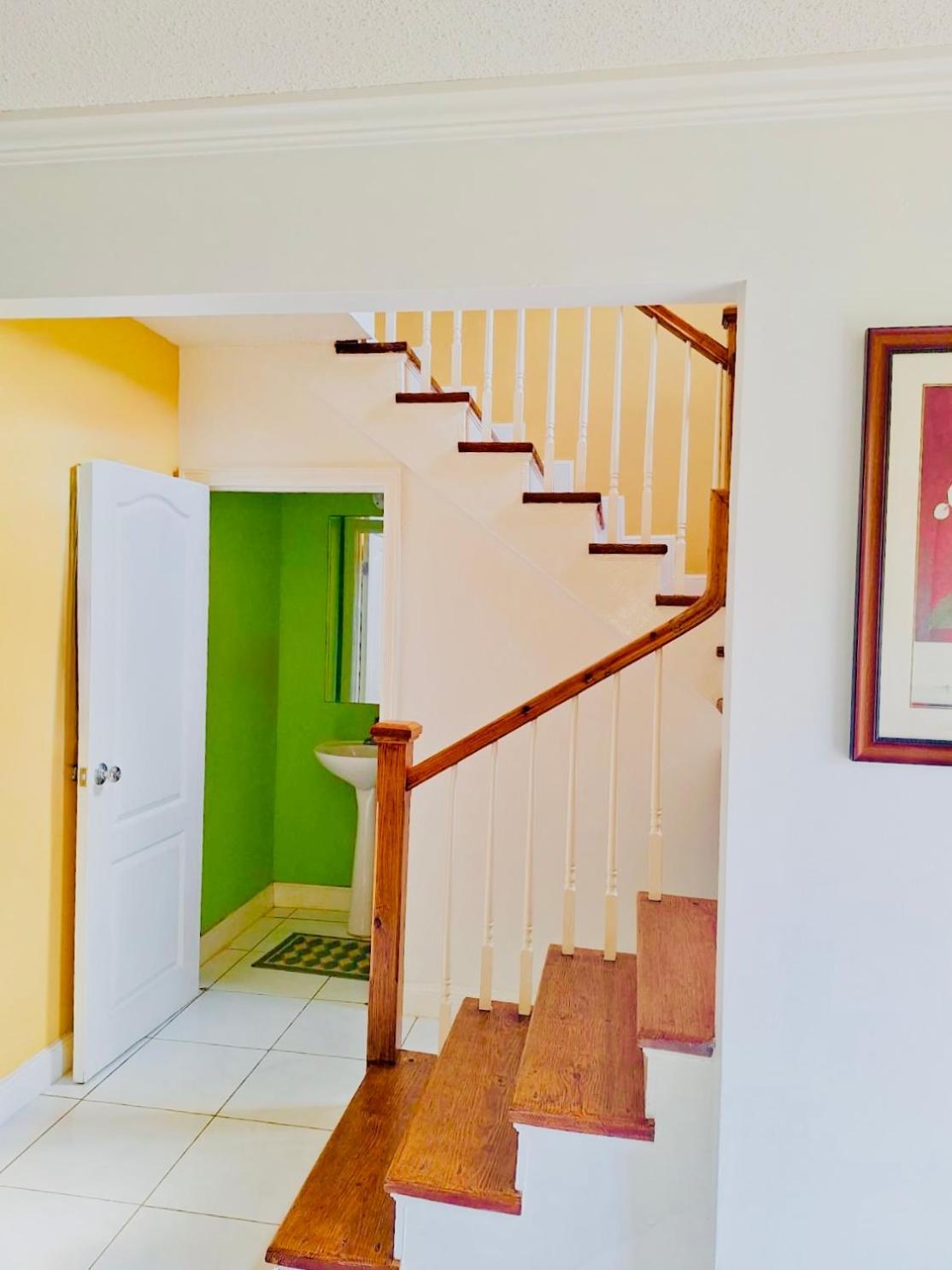 Appartamento House With Pool, Shops, 3mins From Airport And Near Strip Montego Bay